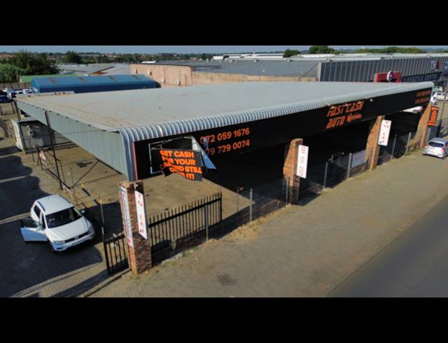 1,001M² SHOWROOM TO LET IN BARTLETT